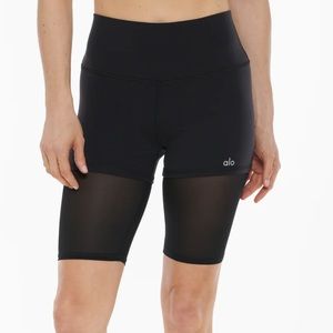 Alo Yoga high waist lavish biker short XS